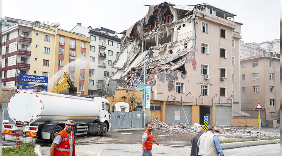 Yurt binas� y�k�m�nda gerginlik