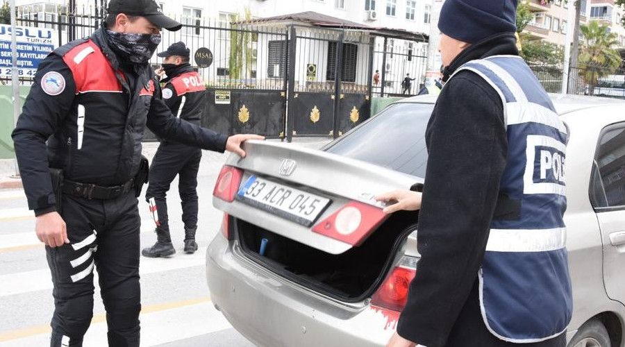 Yurt genelinde çocuk ve gençlerin korunmasına yönelik 'trafik uygulaması' yapıldı