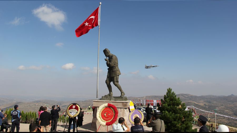 Zaferlerde bile 'bir' olam�yoruz 