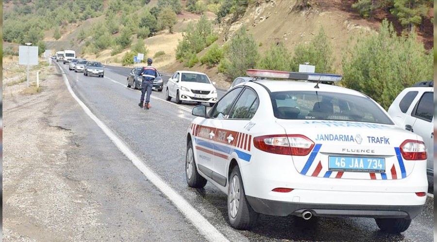 Zrhl askeri ara devrildi: 4 yaral