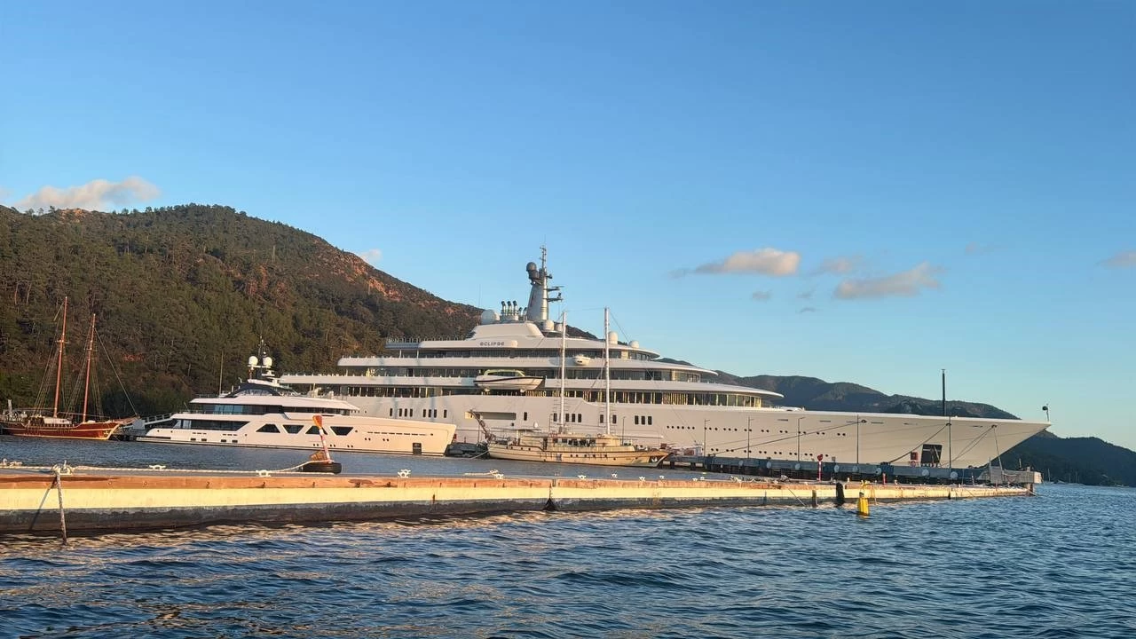 1 milyar 200 milyon dolarlık yat 3 yıldır Marmaris'te demirli
