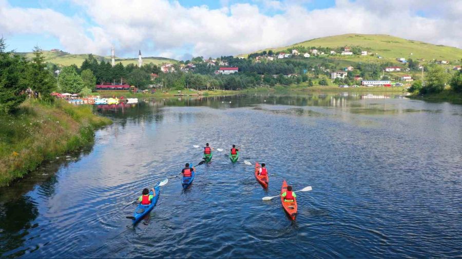 1500 rak�ml� yayla g�l�nde kano ve yelken keyfi