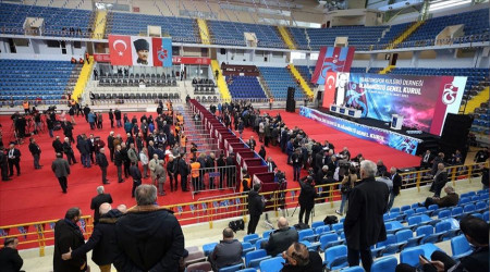 16.00'ya kadar sürecek oy verme işlemi başladı