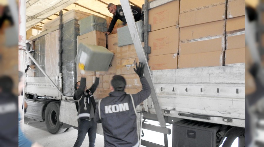 2 milyonluk ka�ak cihaz operasyonu