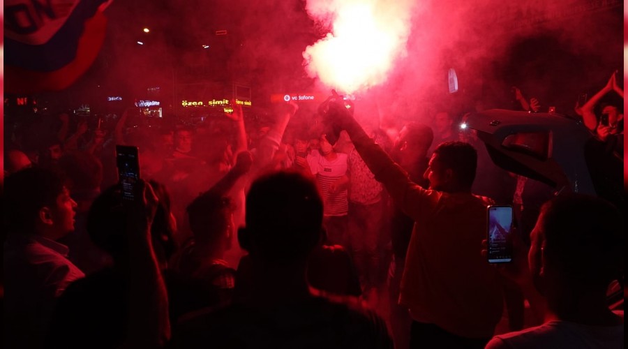 23 y�l sonra gelen galibiyeti kutlad�lar