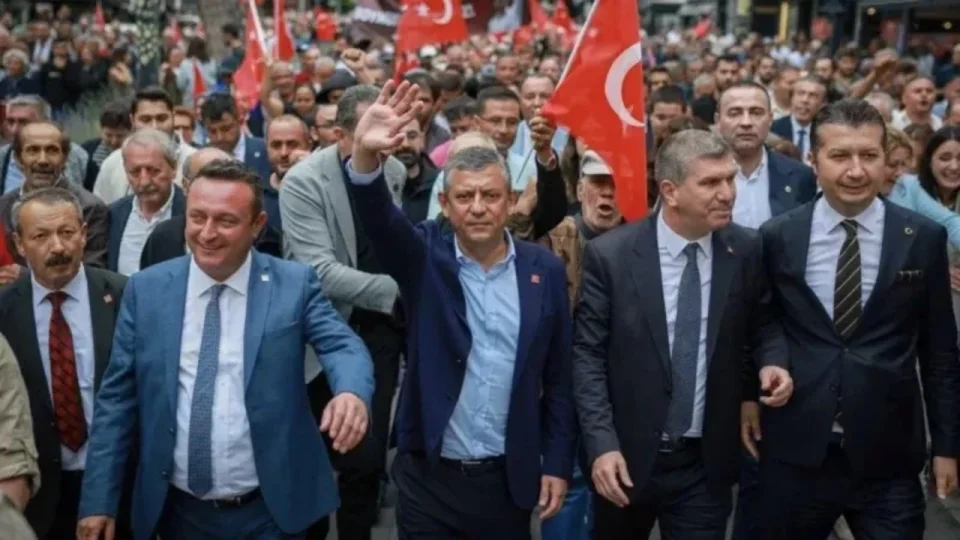 264 eski vekil CHP'den istifa etti: YEN� Parti'yi destekliyoruz