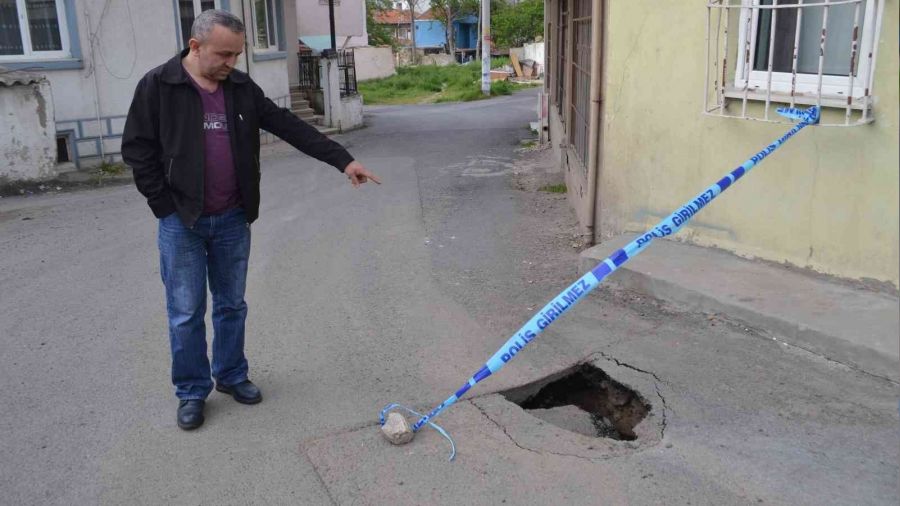 3 ayrı noktadaki yol çökmesi tedirgin ediyor