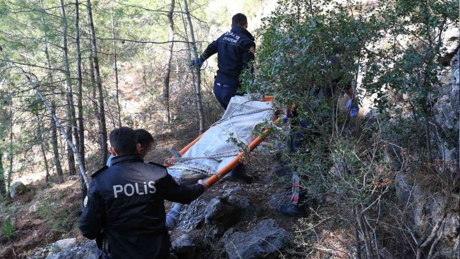 30 ya��ndaki kad�n, Alanya Kalesi yamac�nda �l� bulundu