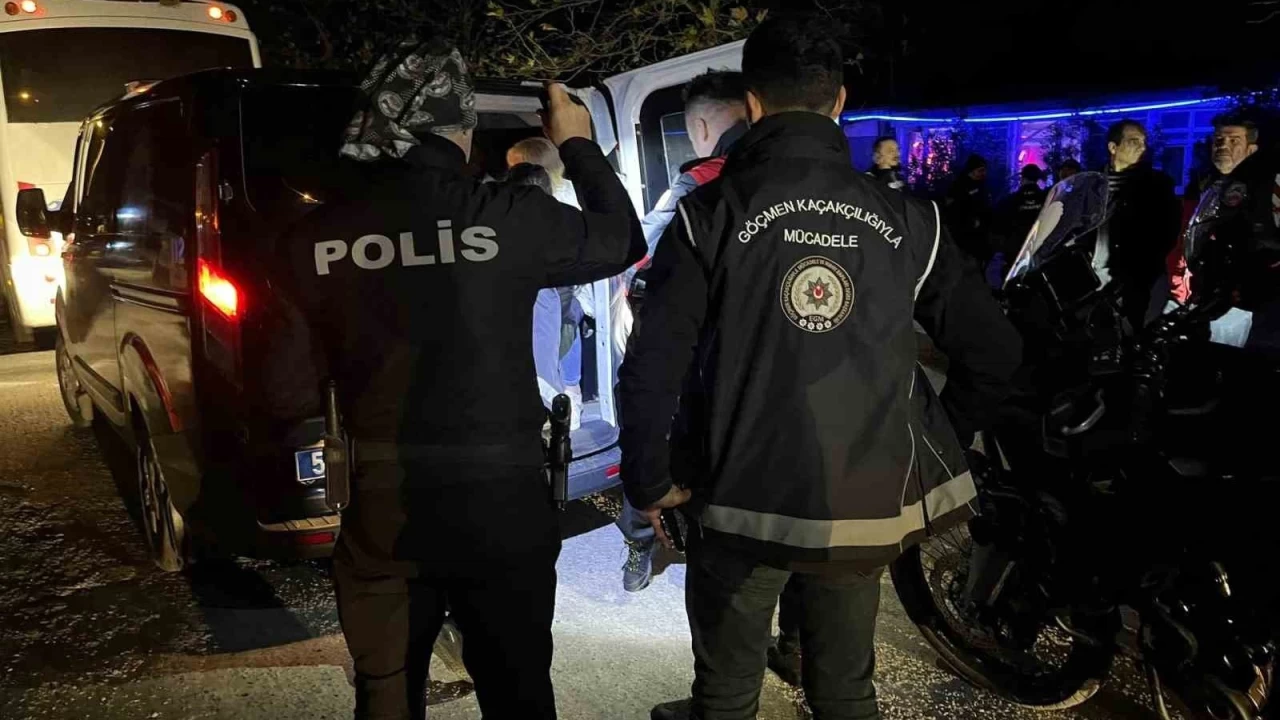 300 polisle operasyon: 61 yabancı uyruklu kadın yakalandı