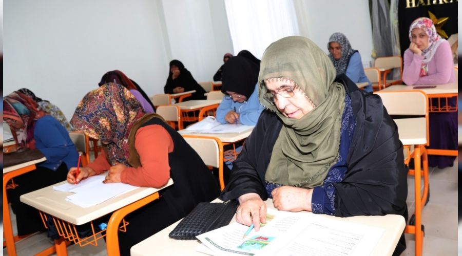 75 ya��nda okuma yazma ��rendi