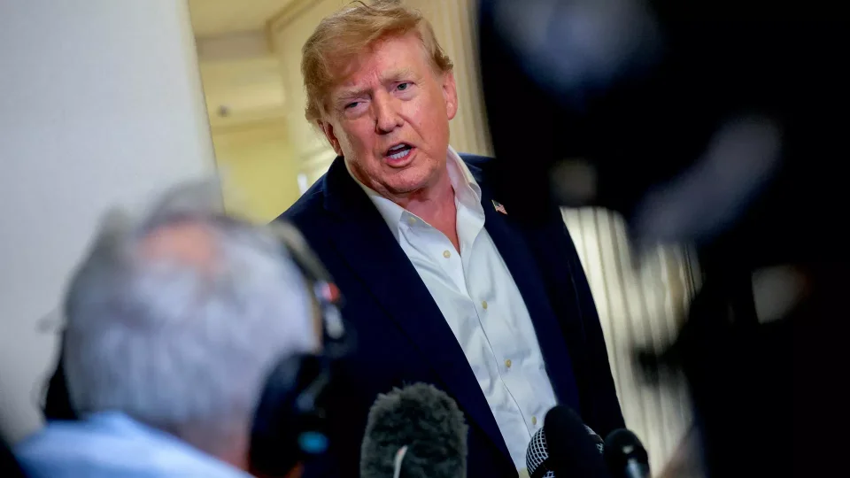 ABD'de federal yargıç Timothy Kelly, Donald Trump yönetiminin CNN, MS NOW ve Politico'ya yönelik Beyaz Saray erişim yasağını geçici olarak durdurdu