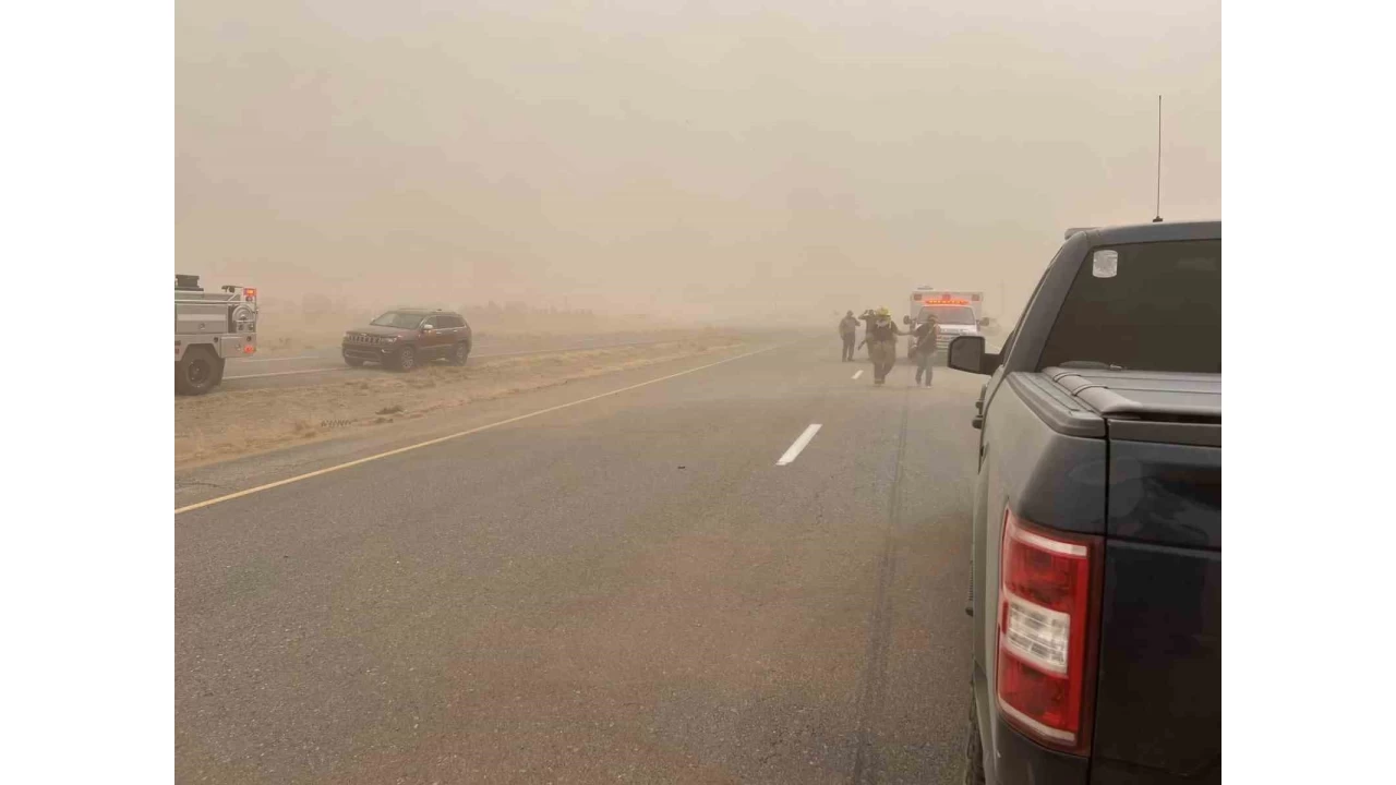 ABD'de kum fırtınası trafik kazalarına yol açtı