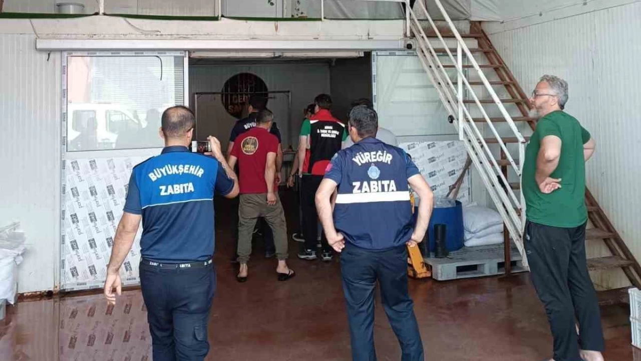 Adana'da 2,5 ton at eti ele geirildi