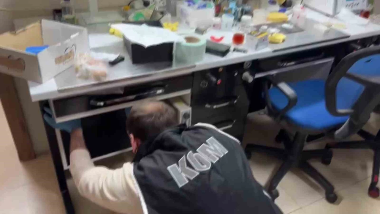 Adana'da kaak di poliklinie operasyon: 2 gzalt