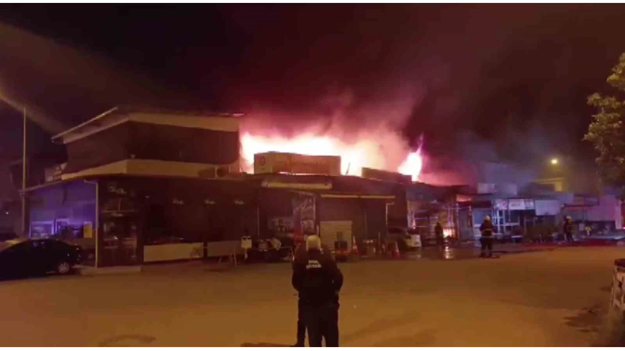 Adana'da kadın esnafın iş yerini benzin döküp yaktılar