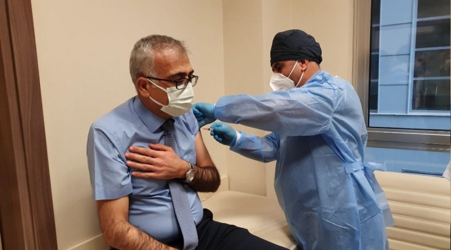 Adıyaman'da sağlık çalışanları aşılanıyor