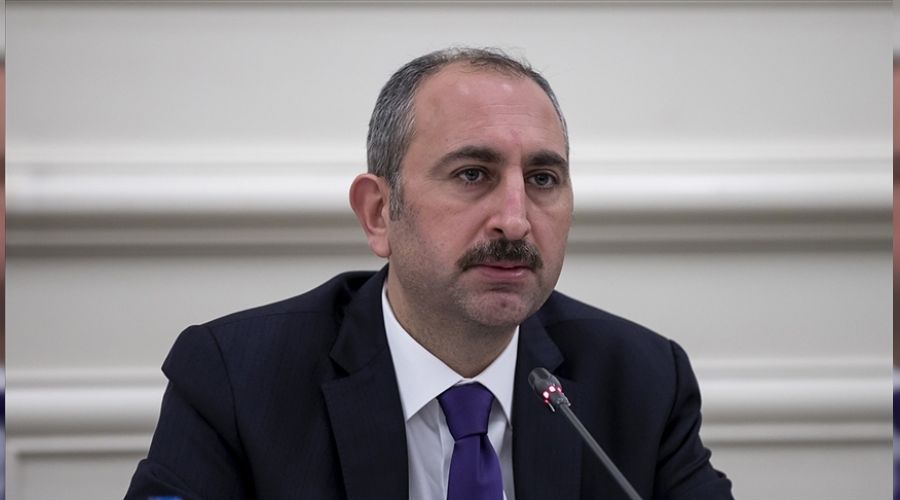Adliyenin kapısı adaletin kapısıdır