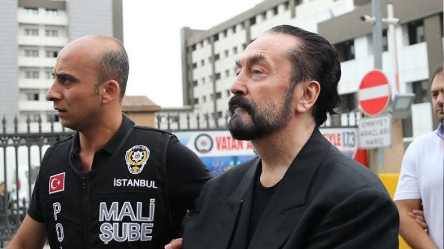 Adnan Oktar'a 8 bin 658 y�l hapis cezas� karar� onand�