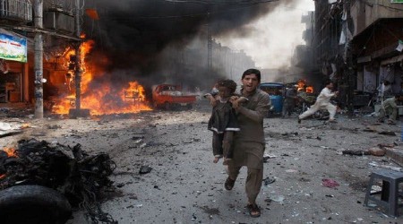 Afganistan'da bomba ykl arac patlattlar