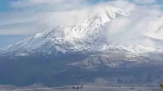 Ağrı Dağı beyaza büründü