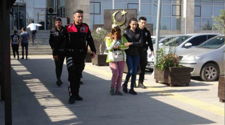 Aile içi şiddet bitmiyor... Tehdit eden kocasını bıçakladı