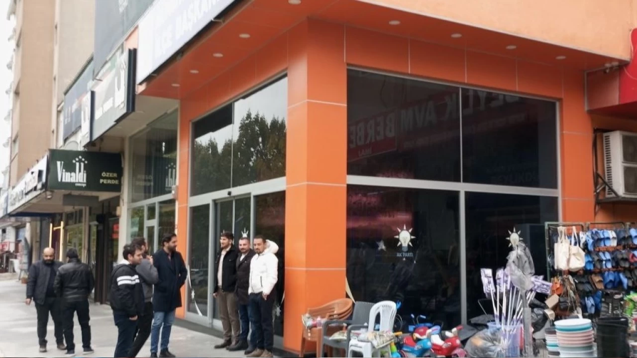 AK Parti Beylikd�z� �l�e Ba�kanl���na ta�l� sald�r�
