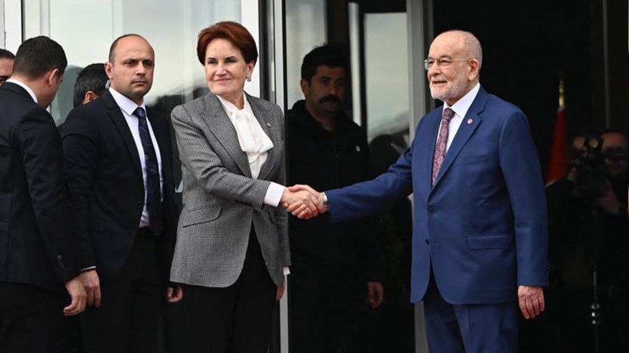 Akşener masaya döndü