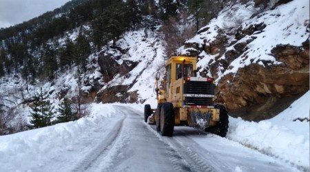 Alanya'da karla kapanan yollar açılıyor