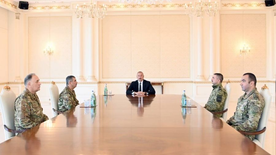 Aliyev komutanlarını topladı