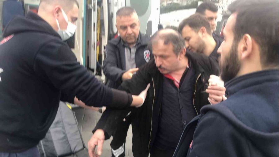 Alkollü şahıs Taksim'de metroya düştü