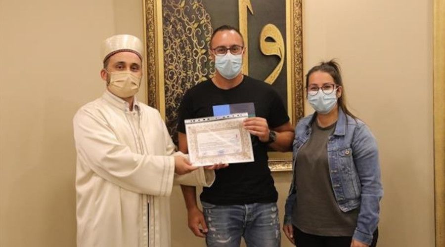 Alman vatandaşı olan adam törenle Müslüman oldu