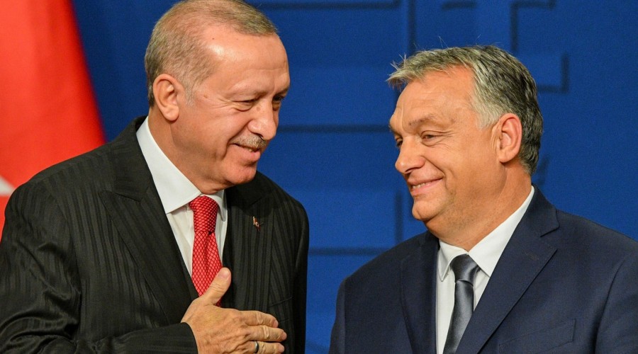 Altı siyasi parti o lidere karşı birleşti