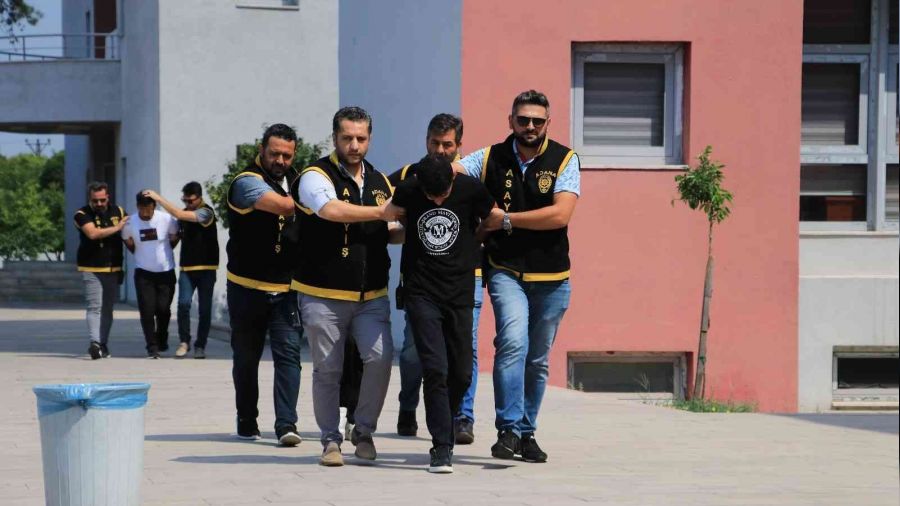 Annesine kuma olmak isteyen kadının evine ateş etti