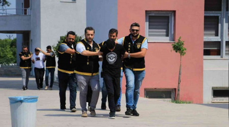Annesine kuma olmak isteyen kadının evine ateş etti