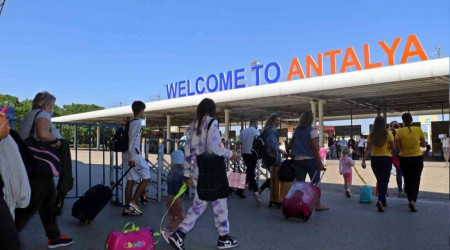 Antalya 2022'yi 13.7 milyon turistle tamamlad