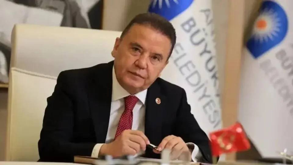 Antalya Büyükşehir Belediye Başkanı Muhittin Böcek hakkında yürütülen soruşturma kapsamında mart ayında tutuklanan şoförler Aydın Günaydın ve Özer Uygun tahliye edildi