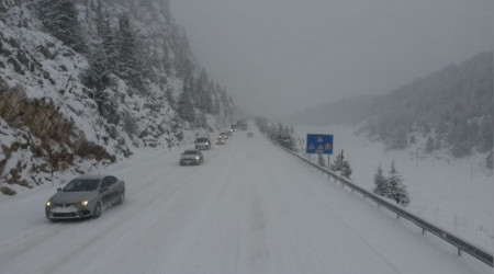 Antalya-Konya karayolunda kar kalnl 20 cm