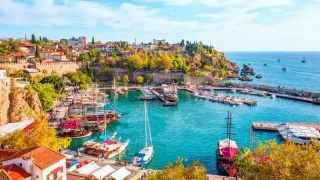 Antalya: Türkiye'nin önemli turizm merkezlerinden biri