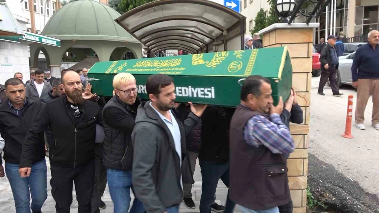 Antalya'da ev arkada��n� �ld�ren san��a 18 y�l hapis cezas�