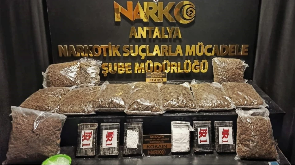 Antalya'da y�kl� miktarda uyu�turucu ele ge�irildi: 4 tutuklama