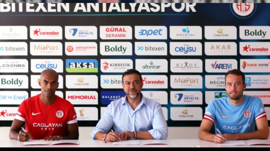 Antalyaspor'da çifte imza