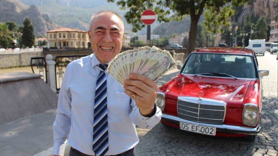 Arabas�n� sat�n alana �st�ne 'bir deste para' verecek