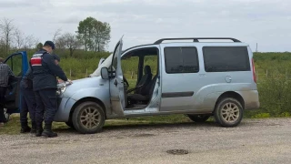 Arac�nda silahla vurulmu� halde bulundu