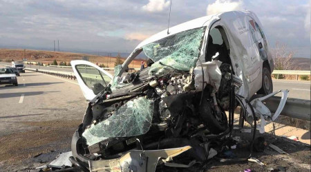Aracıyla ters yöne girdi, canından oldu