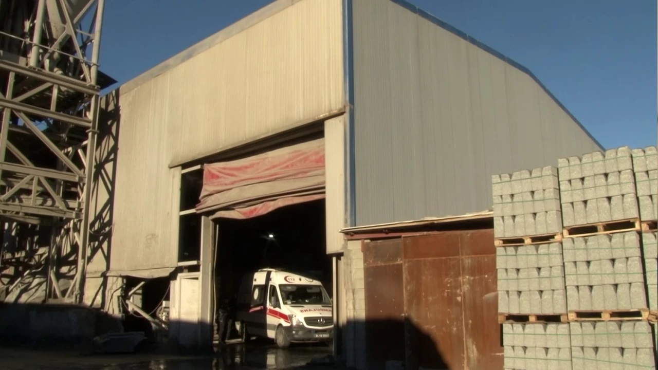 Arnavutköy'de feci kaza: Beton tankının içine düşen işçi öldü