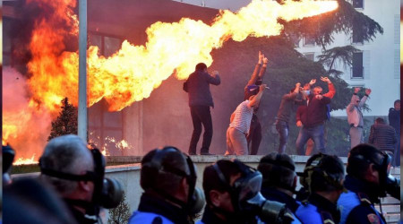 Arnavutluk'taki protestolarda gerginlik yaşandı
