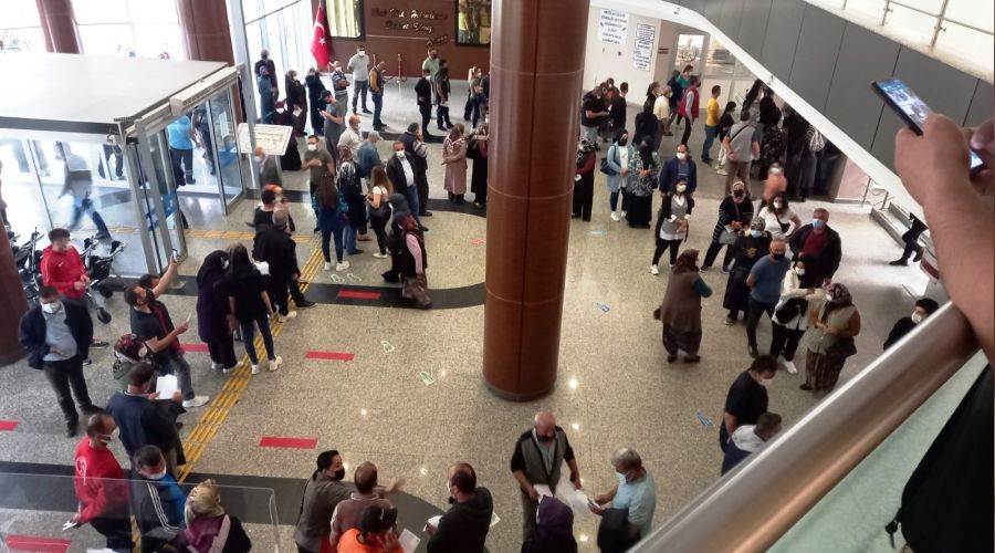 A�� s�ras�n�n kendilerine gelmesini beklediler