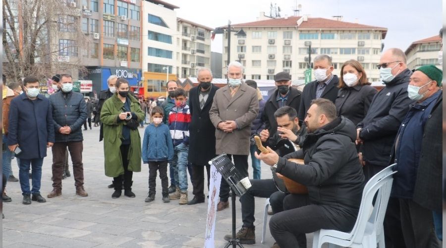 Aşık Veysel türküleriyle anıldı