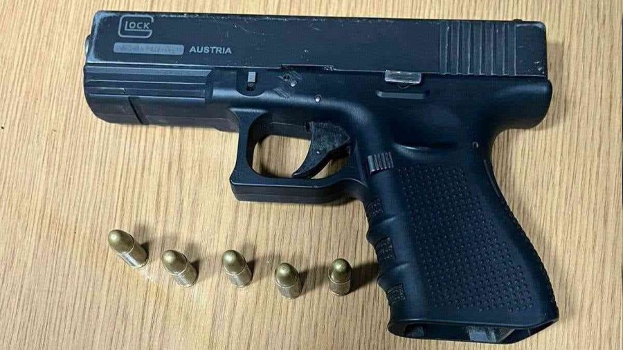 Askeri personelin tabancas�n� gasp ettiler