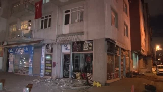 Ataşehir'de binanın balkonu çöktü